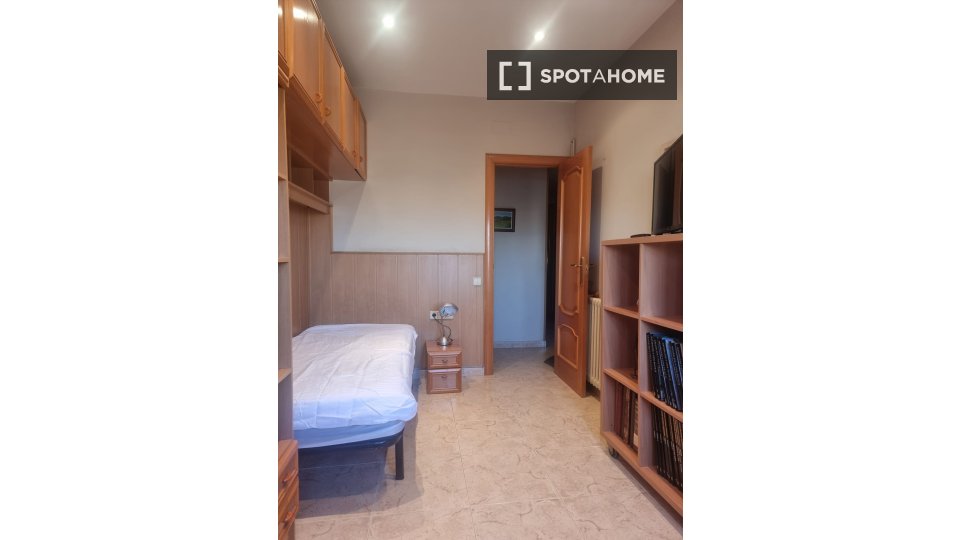 Double room Barcelona, 3 beds, 90m² — photo 3