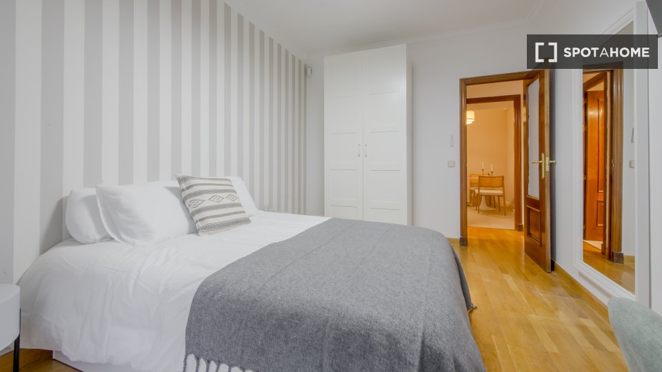 Double room Madrid, 5 beds, 145m² — photo 13