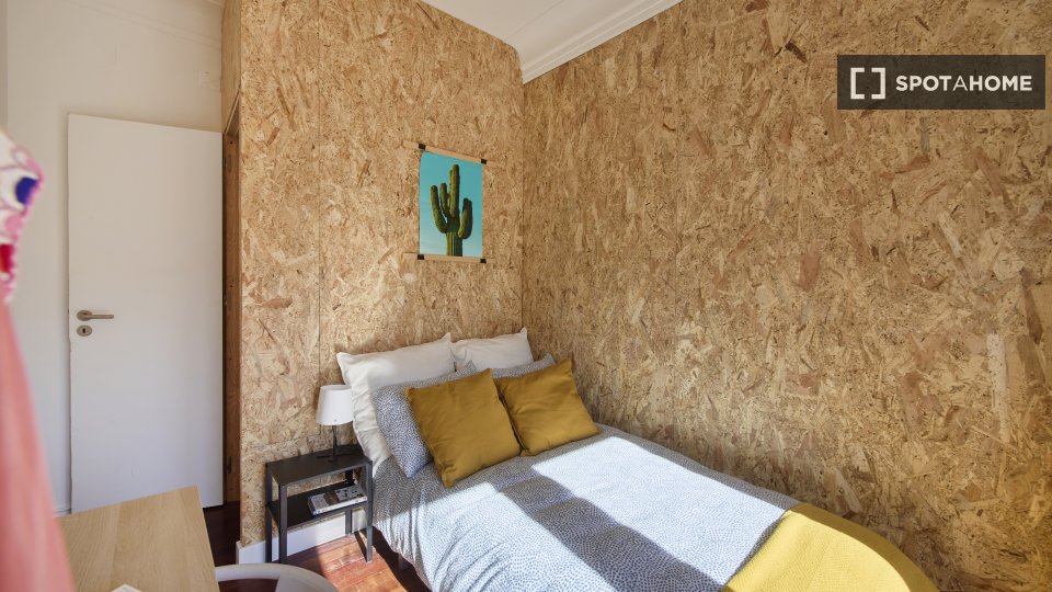 Double room Lisbon, 5 beds — photo 9