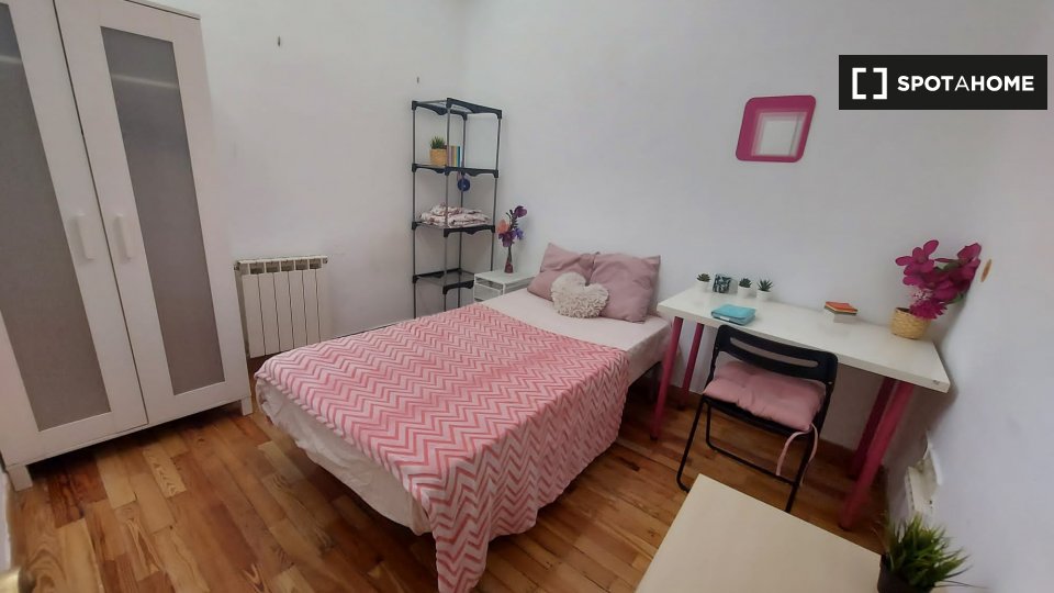 Double room Madrid, 7 beds, 180m² — photo 1
