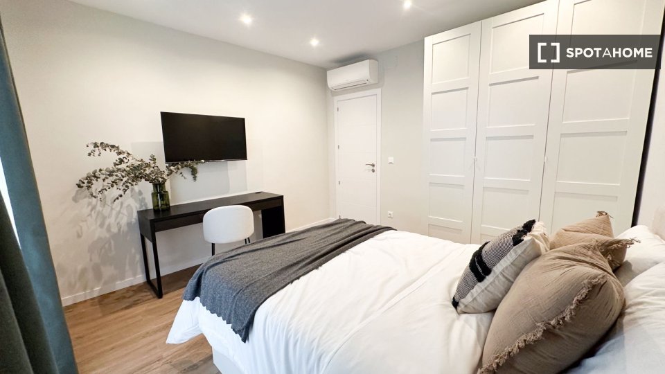 Double room Madrid, 5 beds, 100m² — photo 13