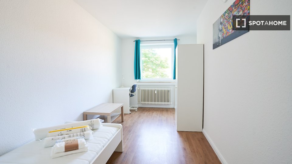 Double room Dusseldorf, 5 beds, 98m² — photo 12