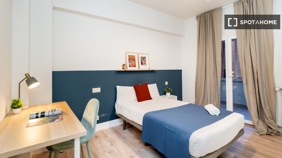 Double room Madrid, 5 beds — photo 4
