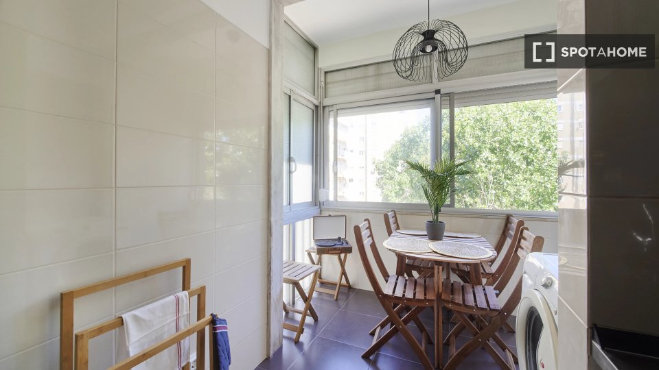 Double room Lisbon, 5 beds — photo 9