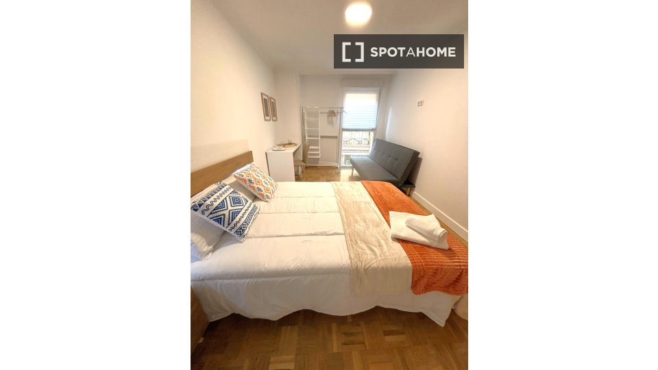 Double room Madrid, 8 beds, 170m² — photo 11