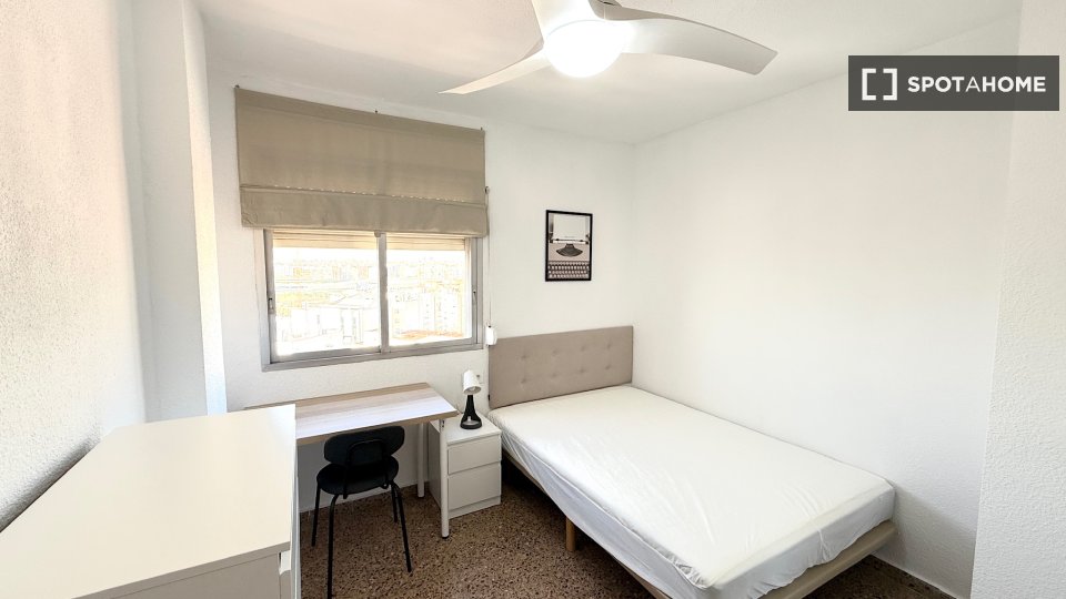 Double room Valencia, 7 beds, 200m² — photo 17