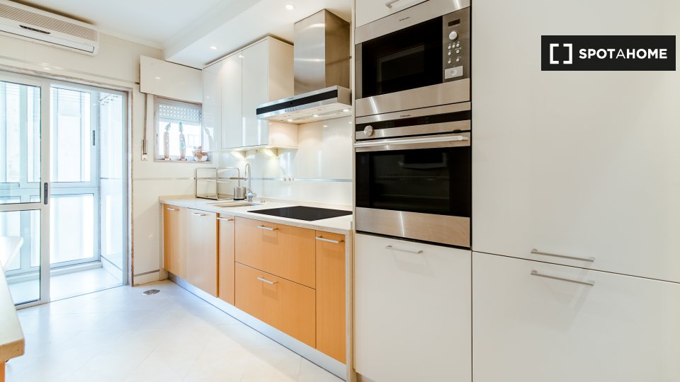 Apartment Lisbon, 3 beds — photo 9