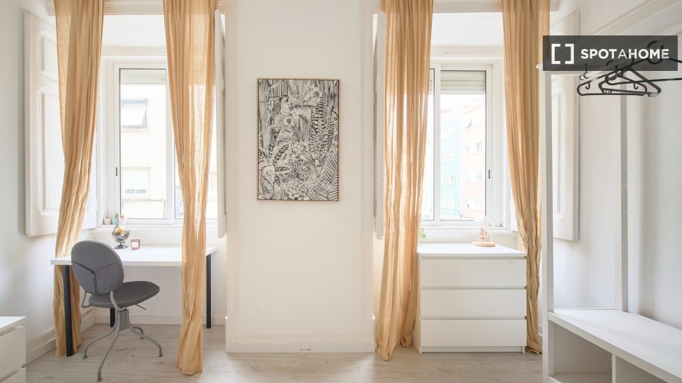 Double room Lisbon, 4 beds — photo 63