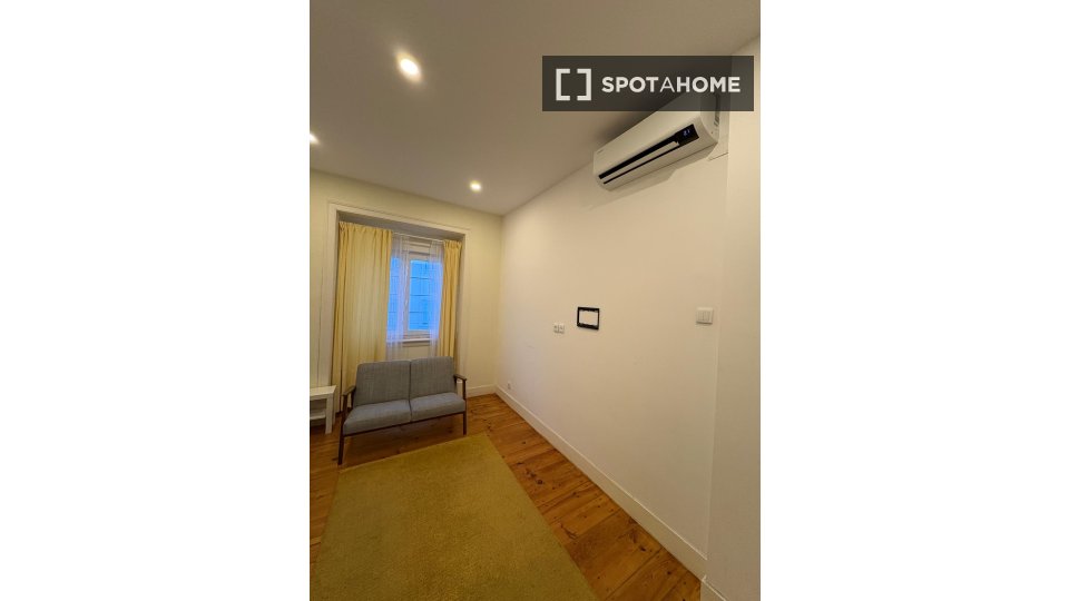 Apartment Lisbon, 2 beds, 65m² — photo 48