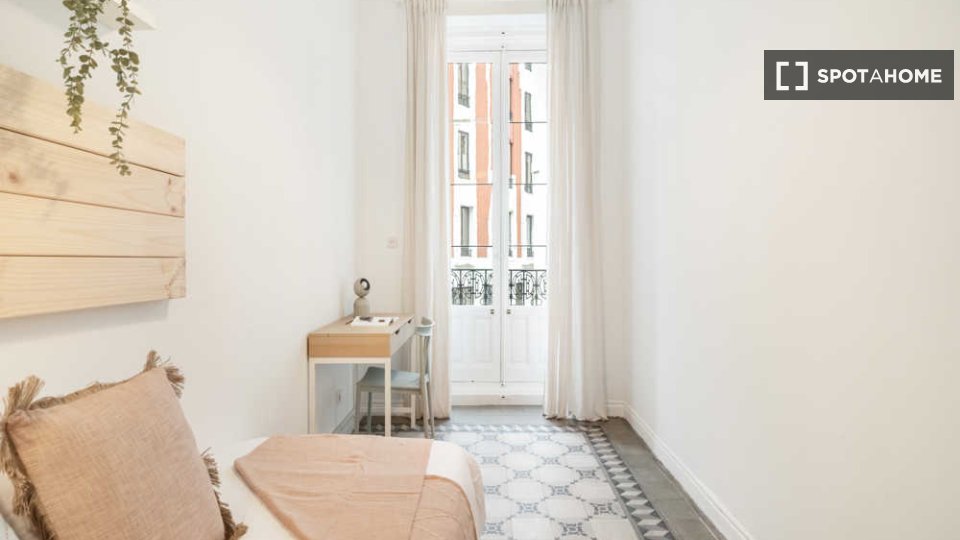 Double room Madrid, 7 beds — photo 33