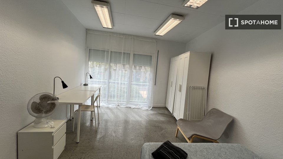 Double room Barcelona, 13 beds, 290m² — photo 16