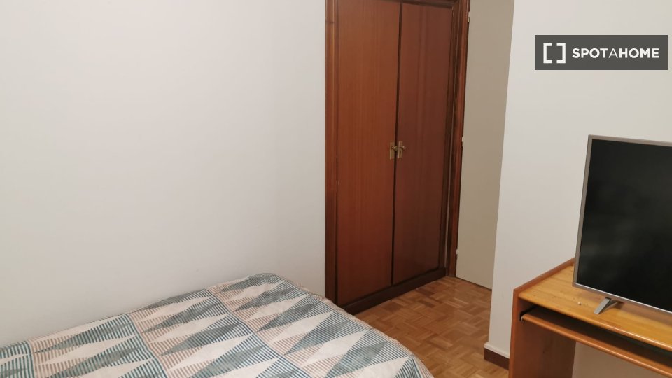 Double room Madrid, 4 beds, 80m² — photo 10