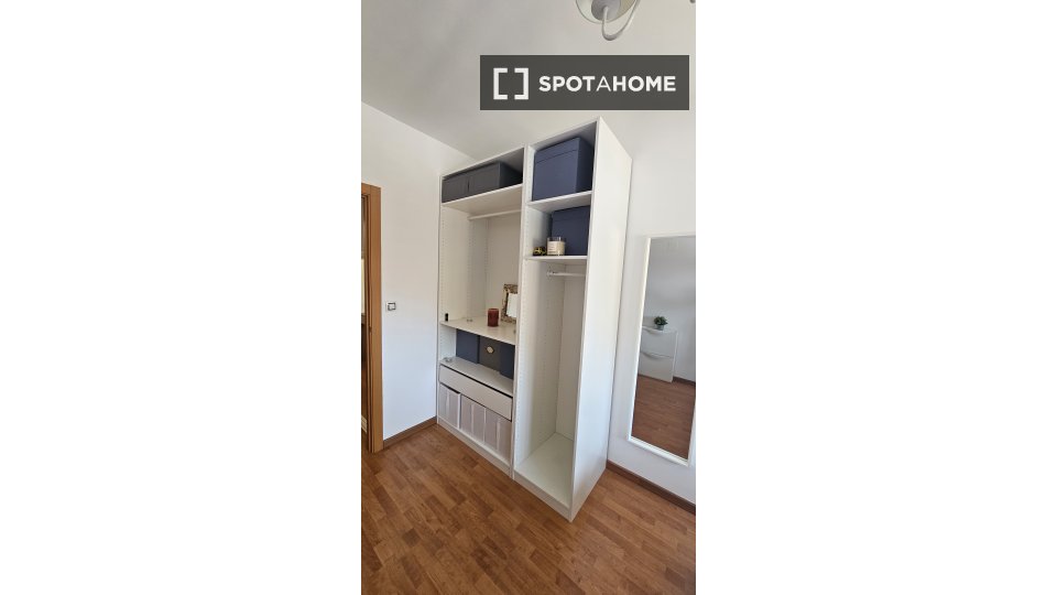 Double room Malaga, 3 beds, 80m² — photo 4