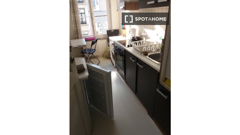 Double room Brussels, 5 beds, 14m² — photo 11