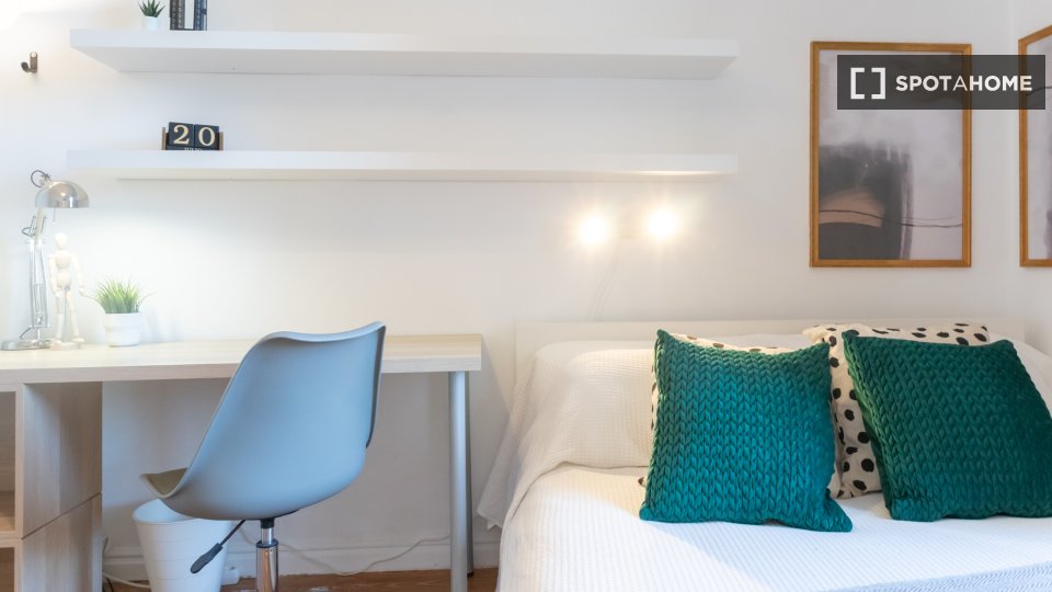 Double room Madrid, 7 beds, 160m² — photo 50