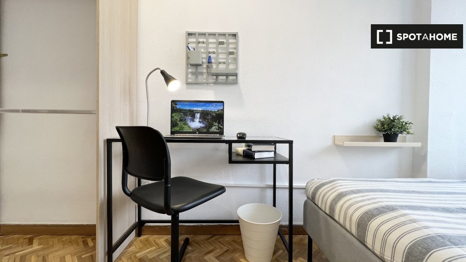 Double room Madrid, 5 beds, 95m² — photo 16