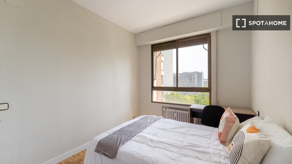 Double room Madrid, 5 beds — photo 4