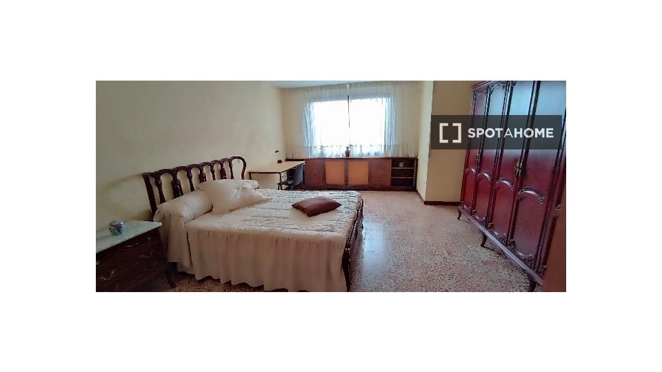 Habitación en piso compartido de 6 habitaciones en alquiler, Salamanca