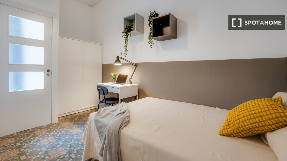 Double room Barcelona, 6 beds, 100m² — photo 8