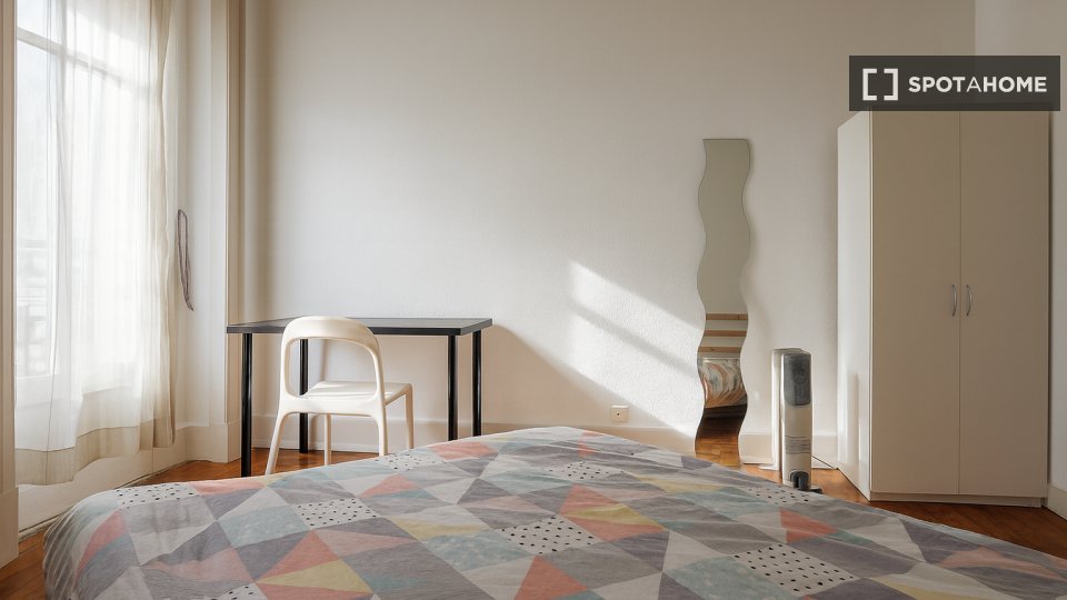 Double room Lisbon, 6 beds — photo 18