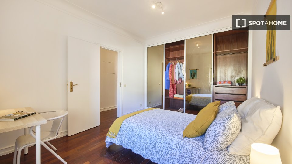 Double room Lisbon, 5 beds — photo 16