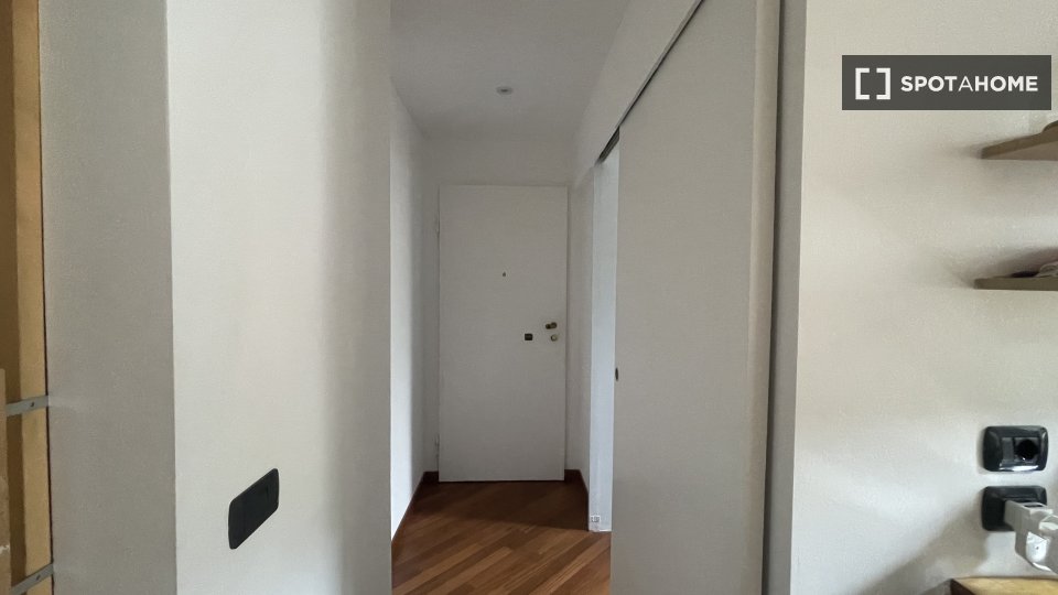 Double room Milan, 3 beds, 80m² — photo 7