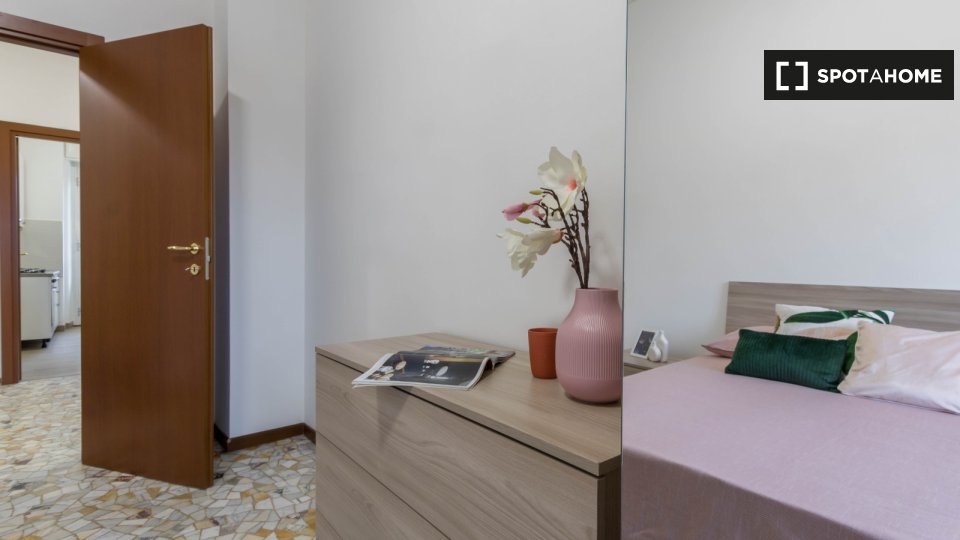 Double room Milan, 5 beds — photo 4