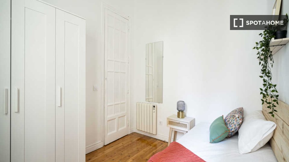 Double room Madrid, 8 beds — photo 44