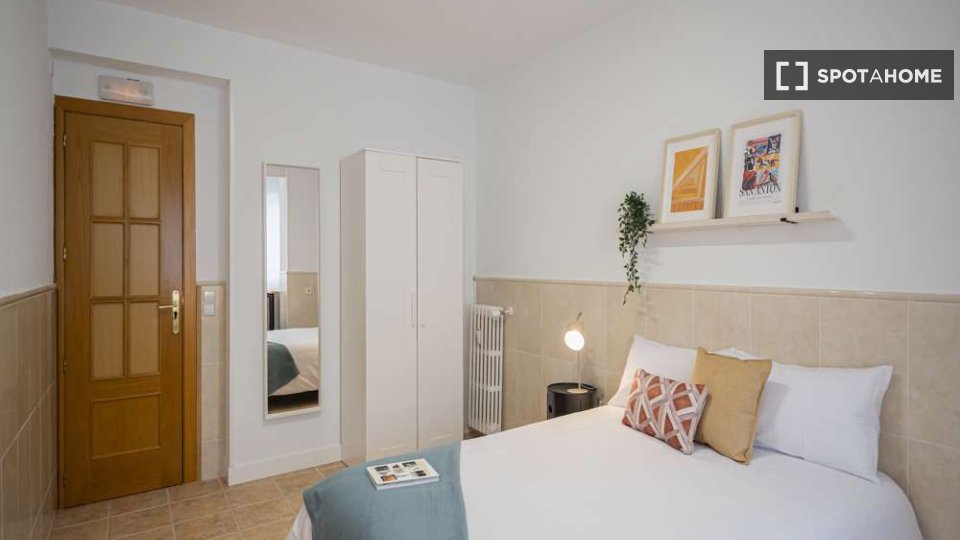 Double room Madrid, 25 beds — photo 18