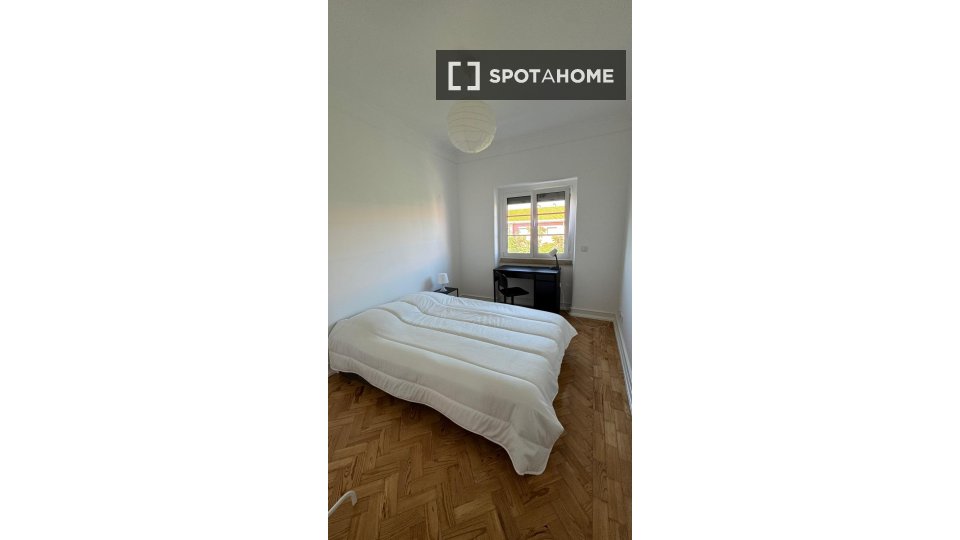 Double room Lisbon, 2 beds — photo 13