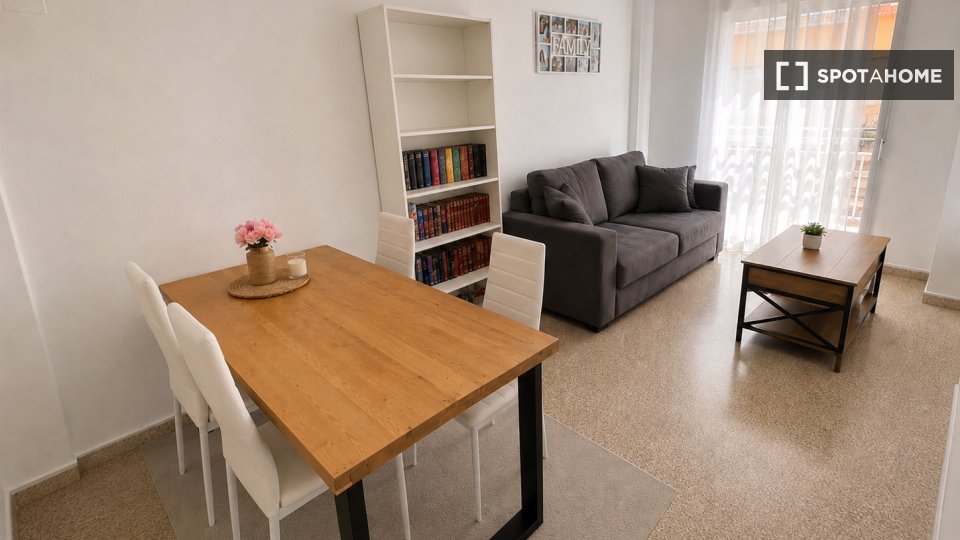 Apartment Alicante, 3 beds, 70m² — photo 2