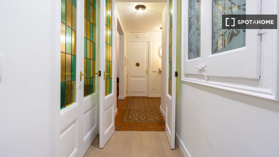 Apartment Barcelona, 4 beds, 135m² — photo 2
