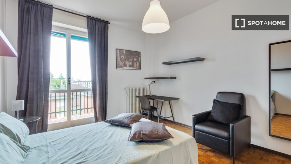 Double room Milan, 3 beds, 105m² — photo 1