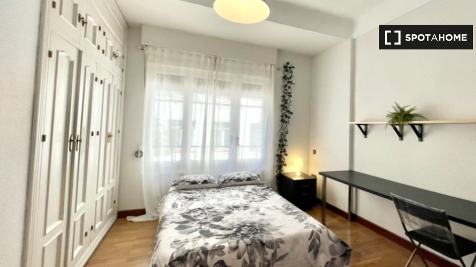 Double room Madrid, 7 beds, 200m² — photo 16