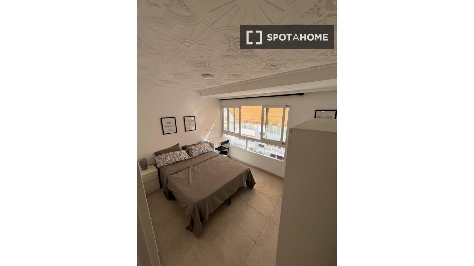 Double room Valencia, 4 beds, 100m² — photo 26