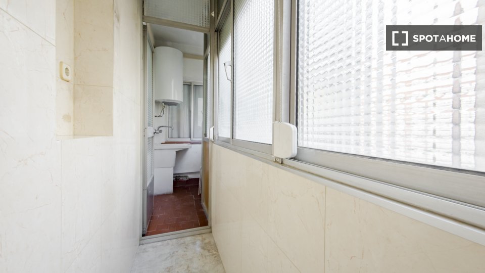 Double room Madrid, 7 beds, 113m² — photo 16
