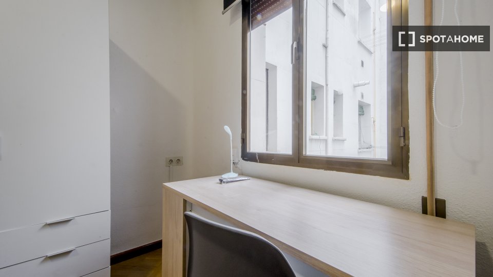 Double room Madrid, 5 beds, 110m² — photo 19