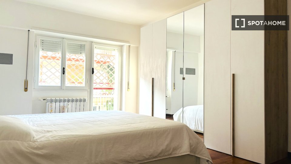 Double room Rome, 3 beds — photo 14