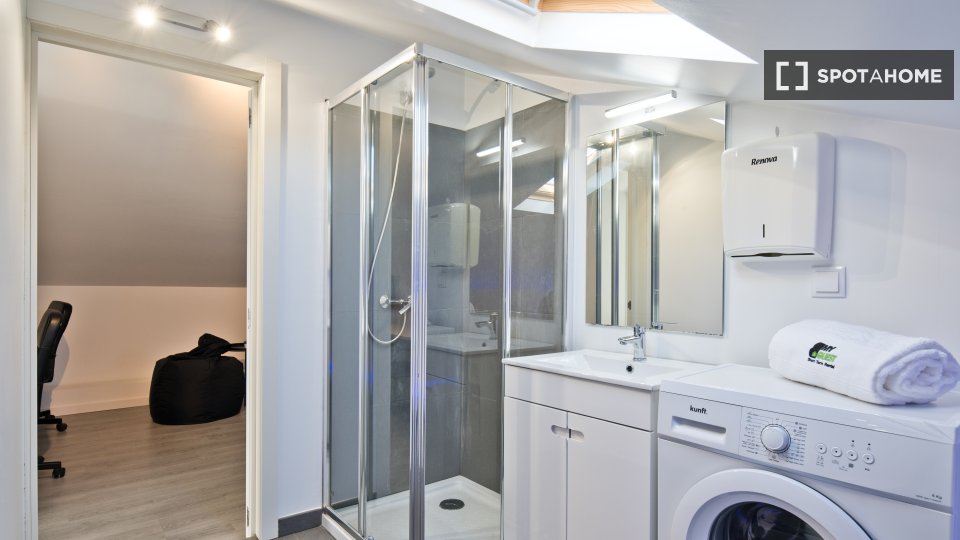 Apartment Lisbon, 2 beds, 45m² — photo 14