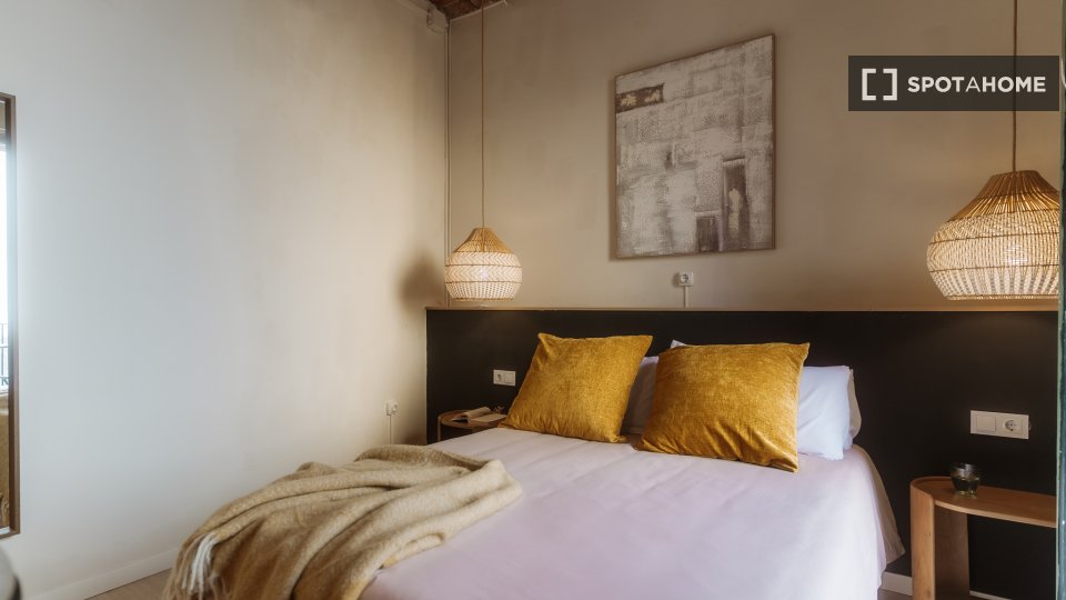 Double room Barcelona, 3 beds, 90m² — photo 11