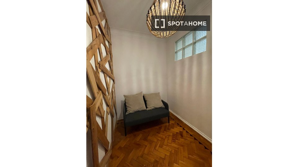 Double room Lisbon, 3 beds, 150m² — photo 13