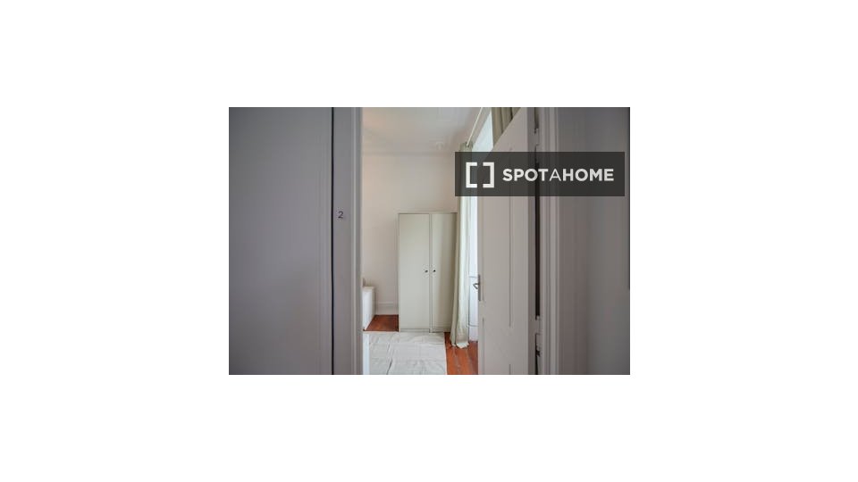 Double room Lisbon, 6 beds — photo 12