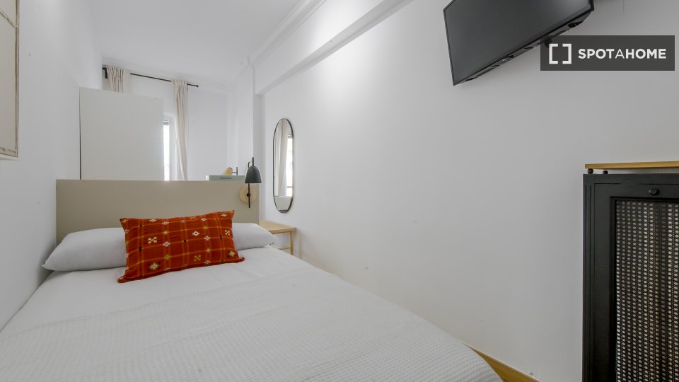 Double room Madrid, 8 beds — photo 12