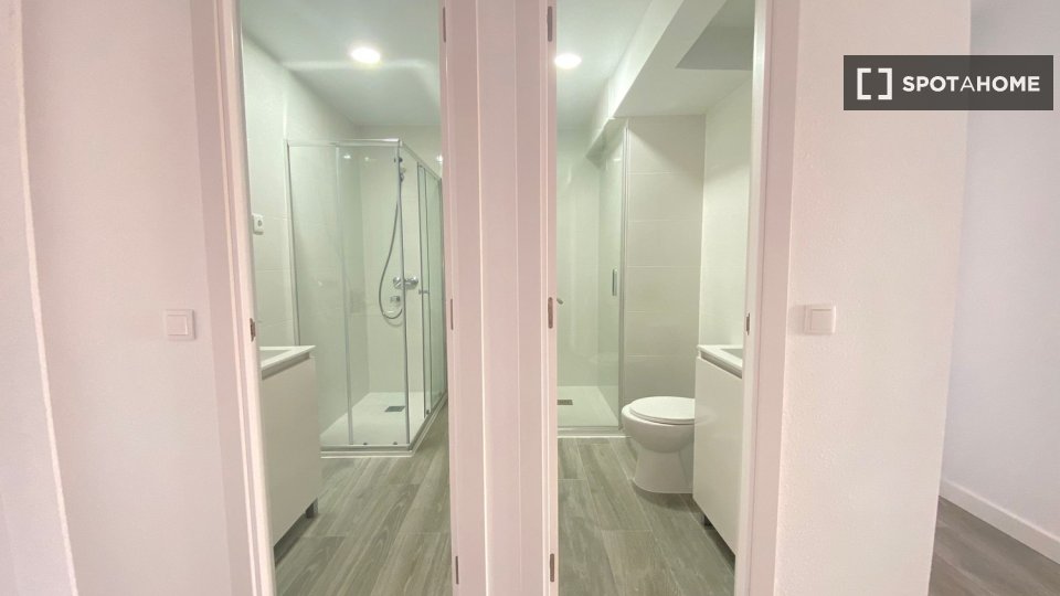Double room Madrid, 7 beds — photo 5