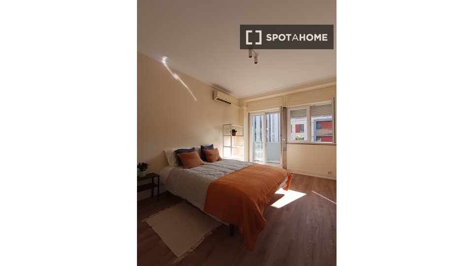 Double room Lisbon, 9 beds, 160m² — photo 13