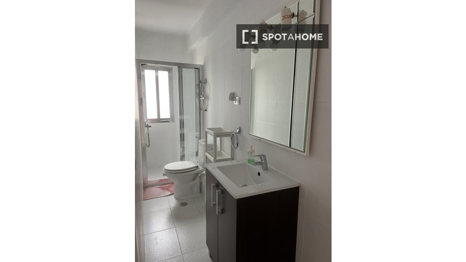 Double room Madrid, 4 beds, 65m² — photo 4