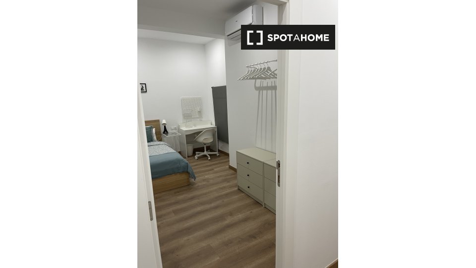 Double room Barcelona, 5 beds — photo 13