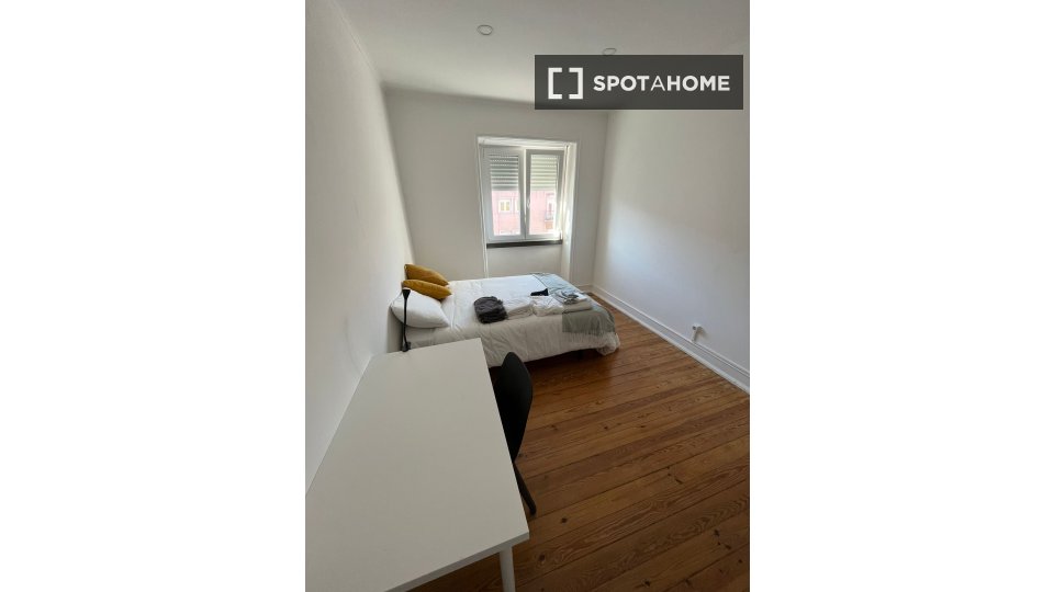 Double room Lisbon, 4 beds, 95m² — photo 20