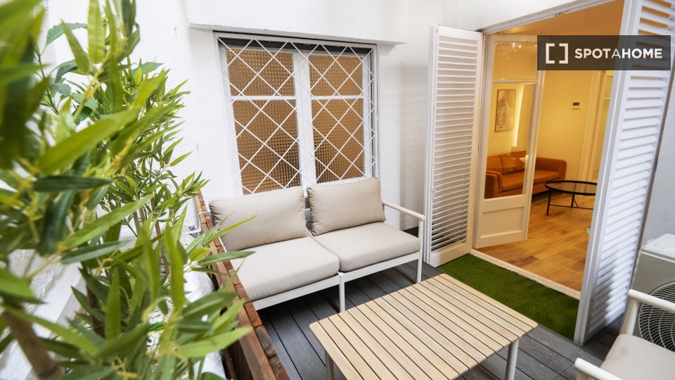 Apartment Barcelona, 4 beds, 90m² — photo 14