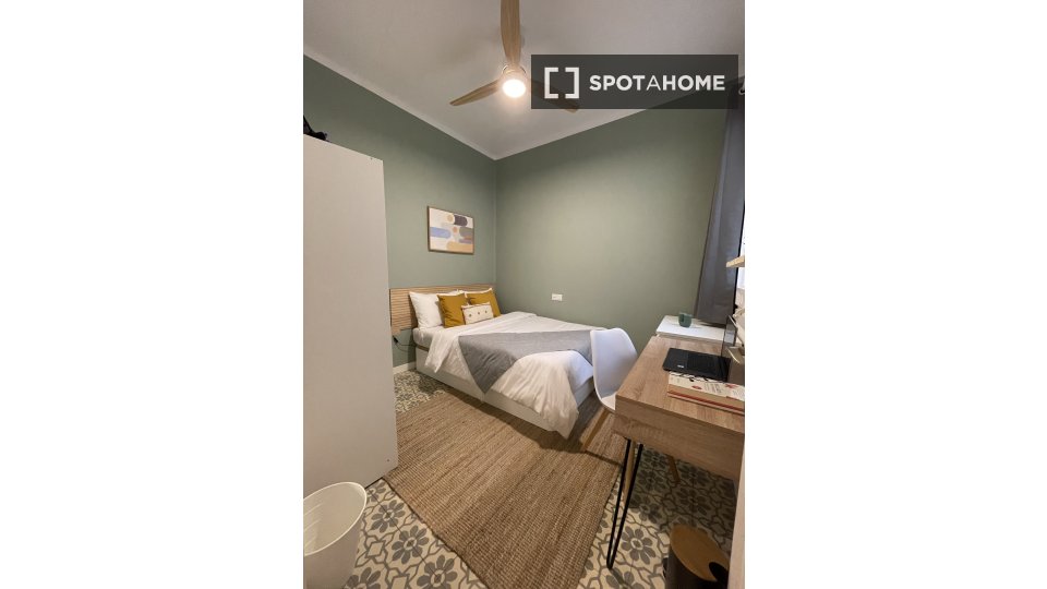 Double room Barcelona, 3 beds, 110m² — photo 8